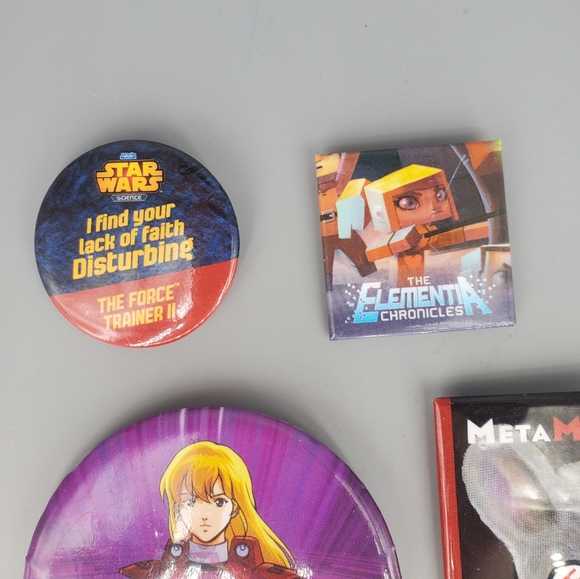 Lot of 7 Comic Con Anime Cartoon Pins - Picture 5 of 5